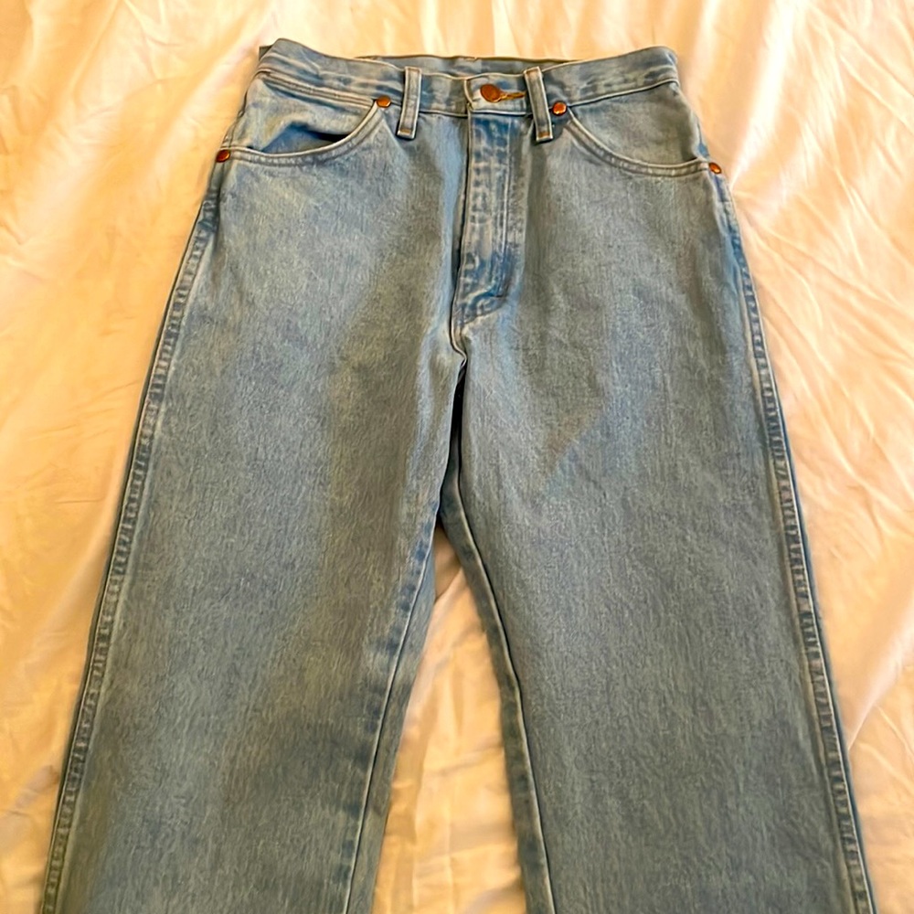 Women’s Wrangler Cowboy cut jeans. To small for me. Hasn’t been worn!